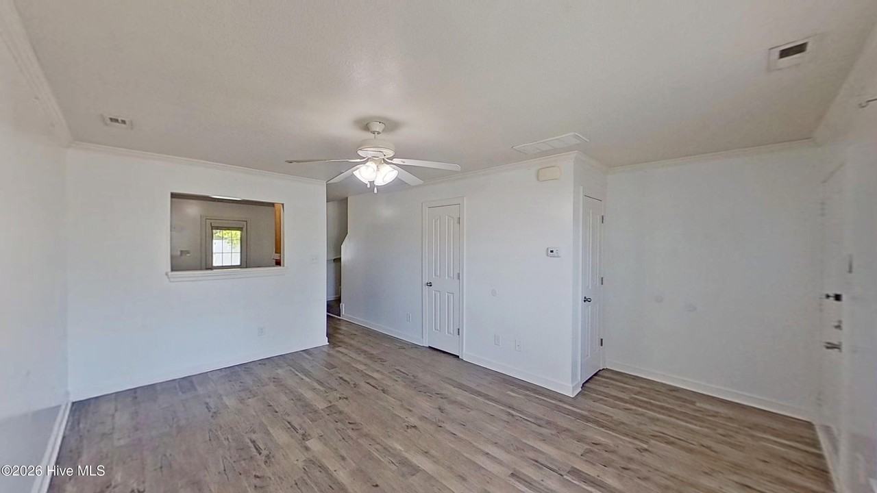 102 Springwood Dr - Photo 3 of 20