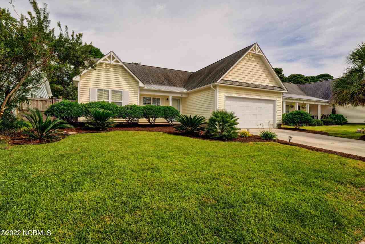 611 Catamaran Dr - Photo 2 of 32