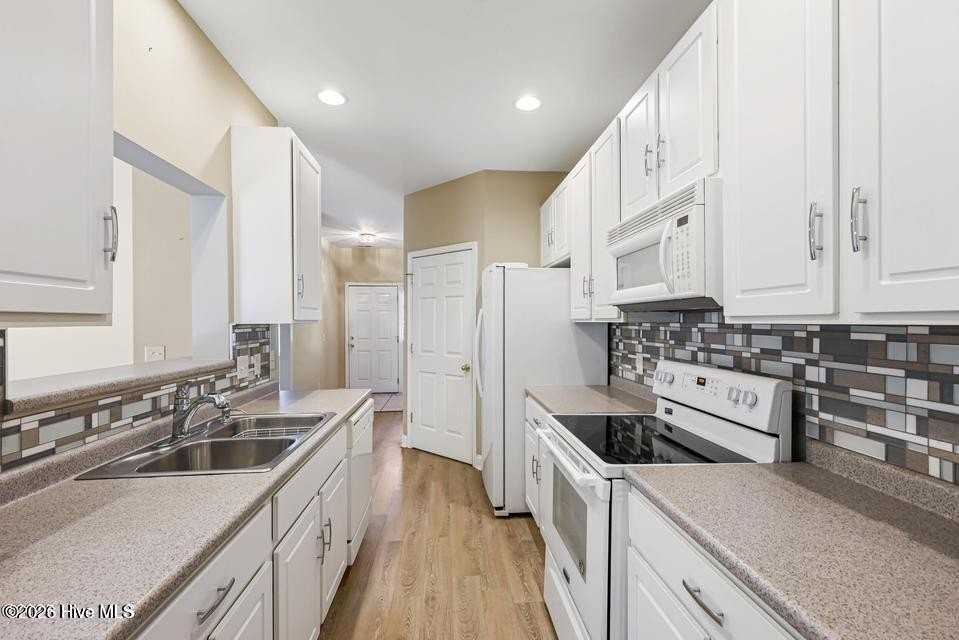 1508 Honey Bee Ln - Photo 3 of 9