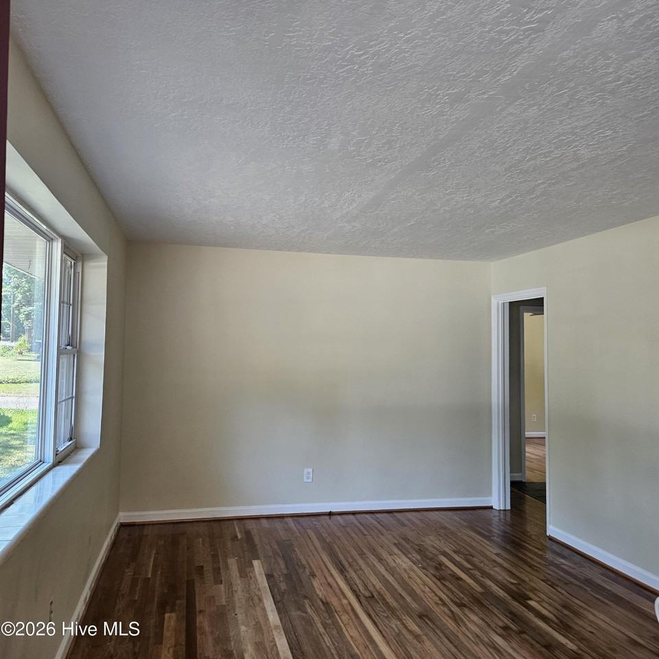 2505 Smith St - Photo 3 of 14