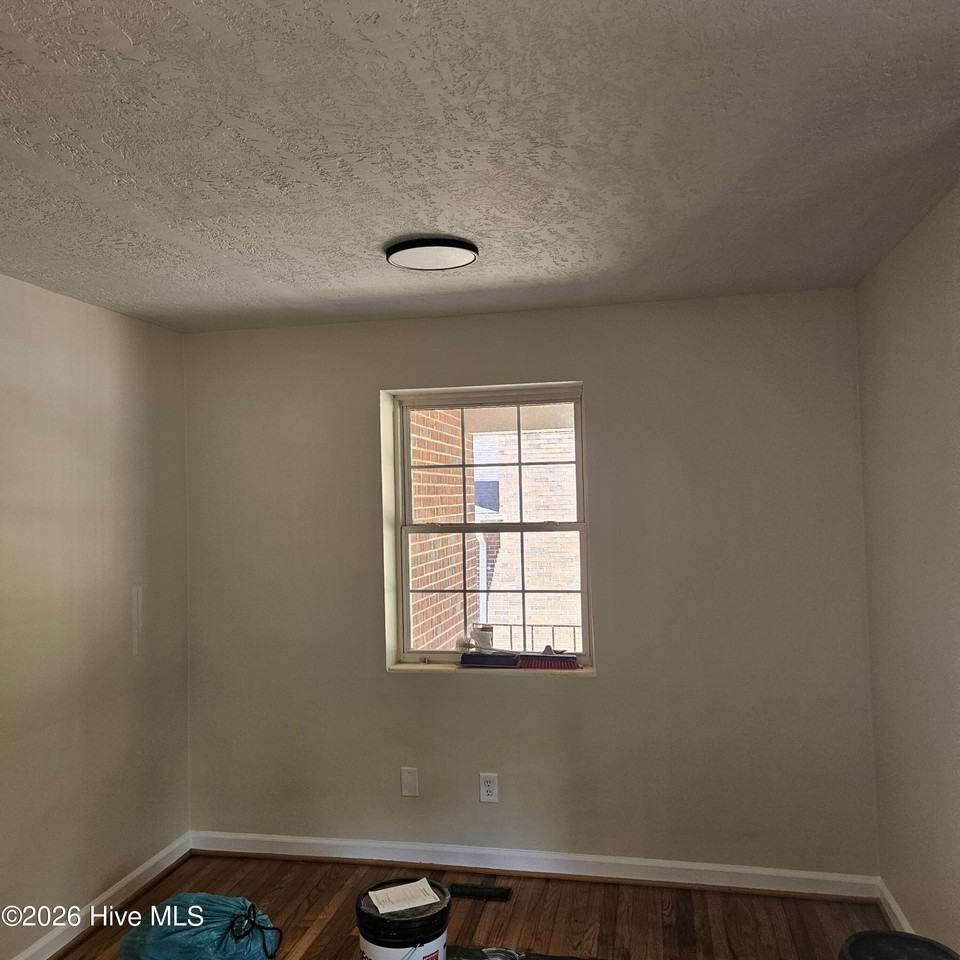 2505 Smith St - Photo 5 of 14