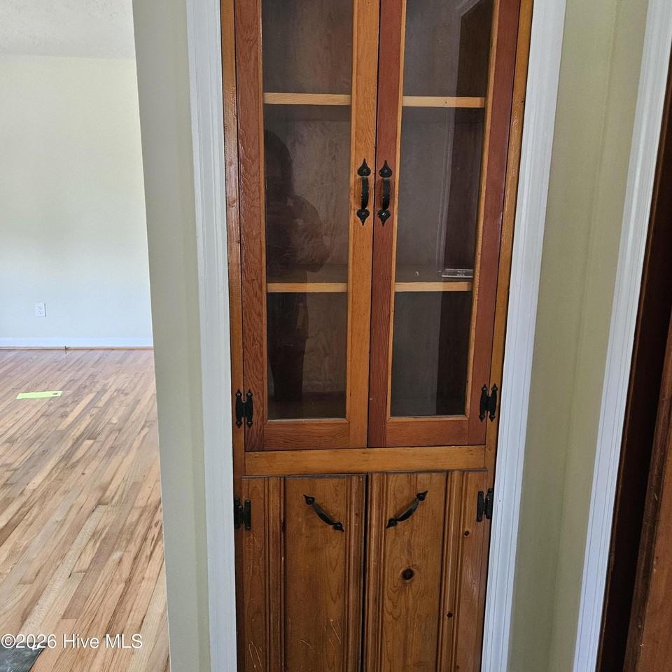 2505 Smith St - Photo 6 of 14