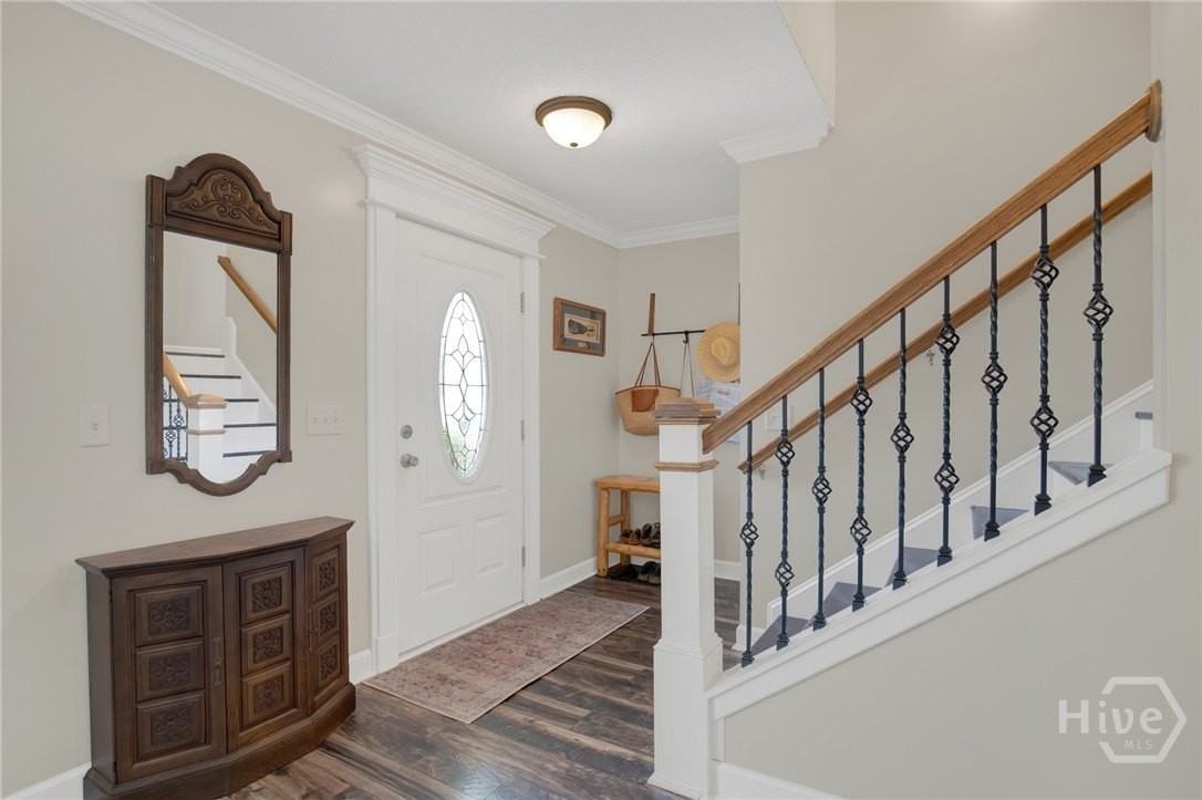 384 Manchester Ct - Photo 5 of 40