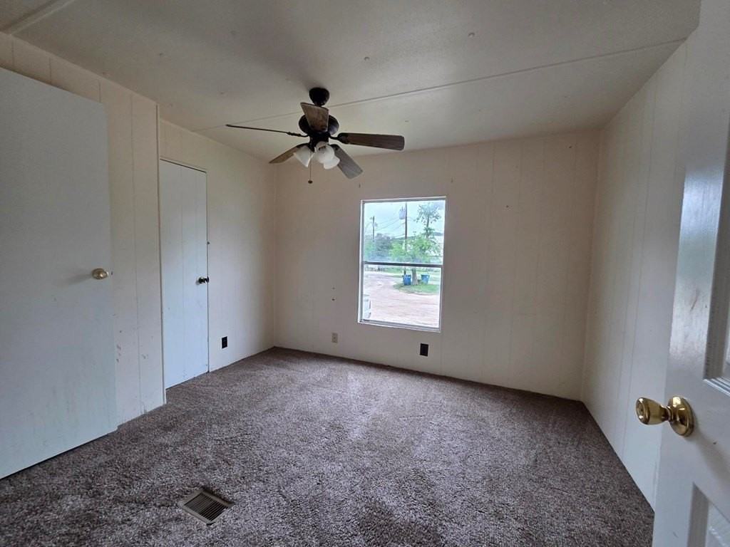 106B Clark St - Photo 5 of 12