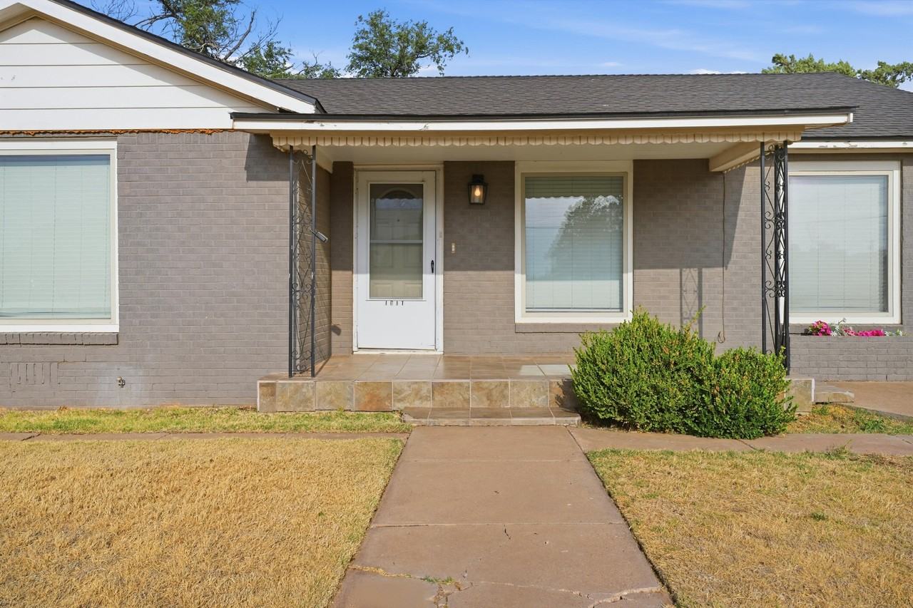 1011 Walnut St - Photo 3 of 26