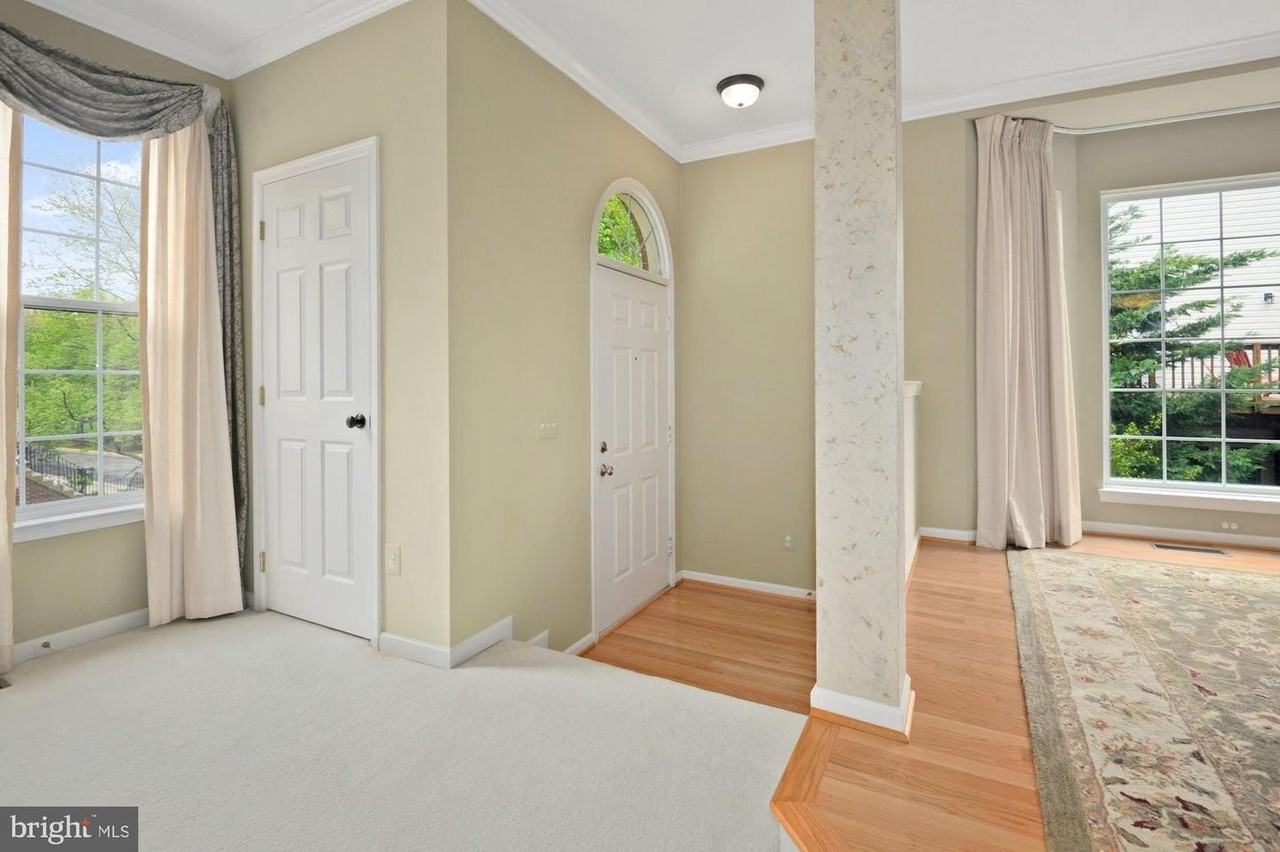 12489 Lucas Dr - Photo 2 of 42