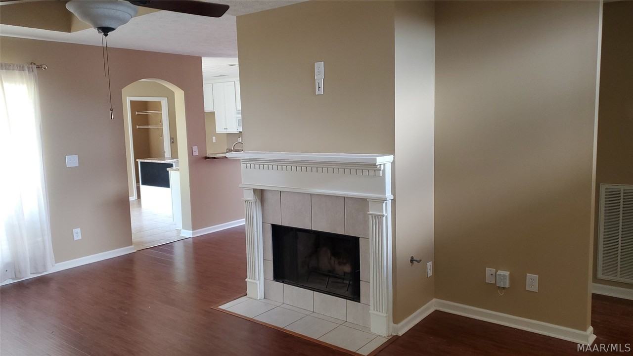 8755 Ridgestone Ct - Photo 3 of 18