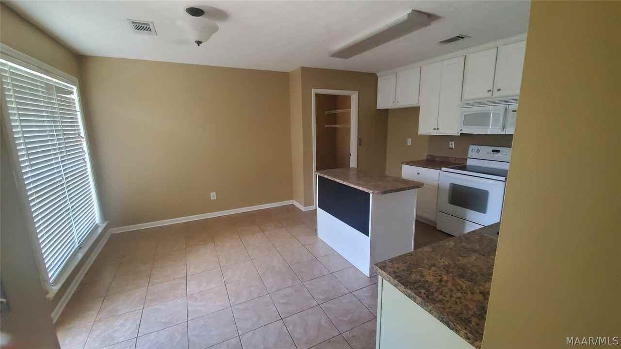 8755 Ridgestone Ct - Photo 5 of 18