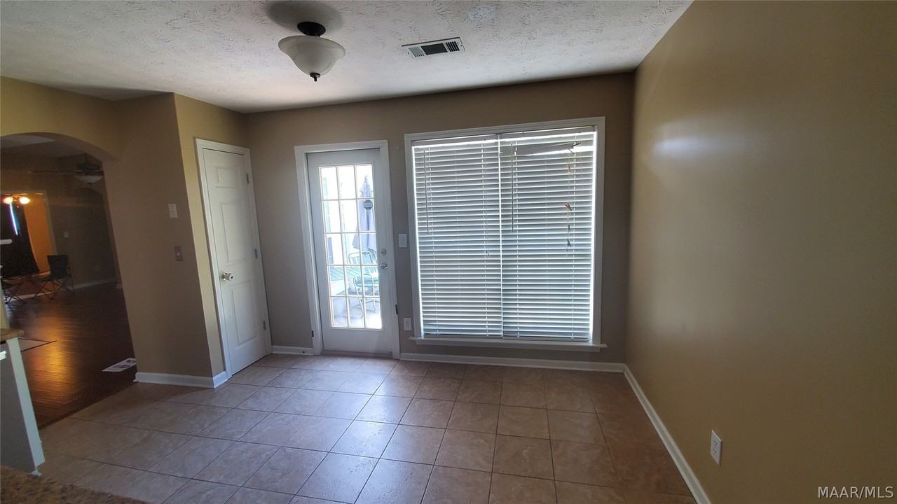 8755 Ridgestone Ct - Photo 7 of 18