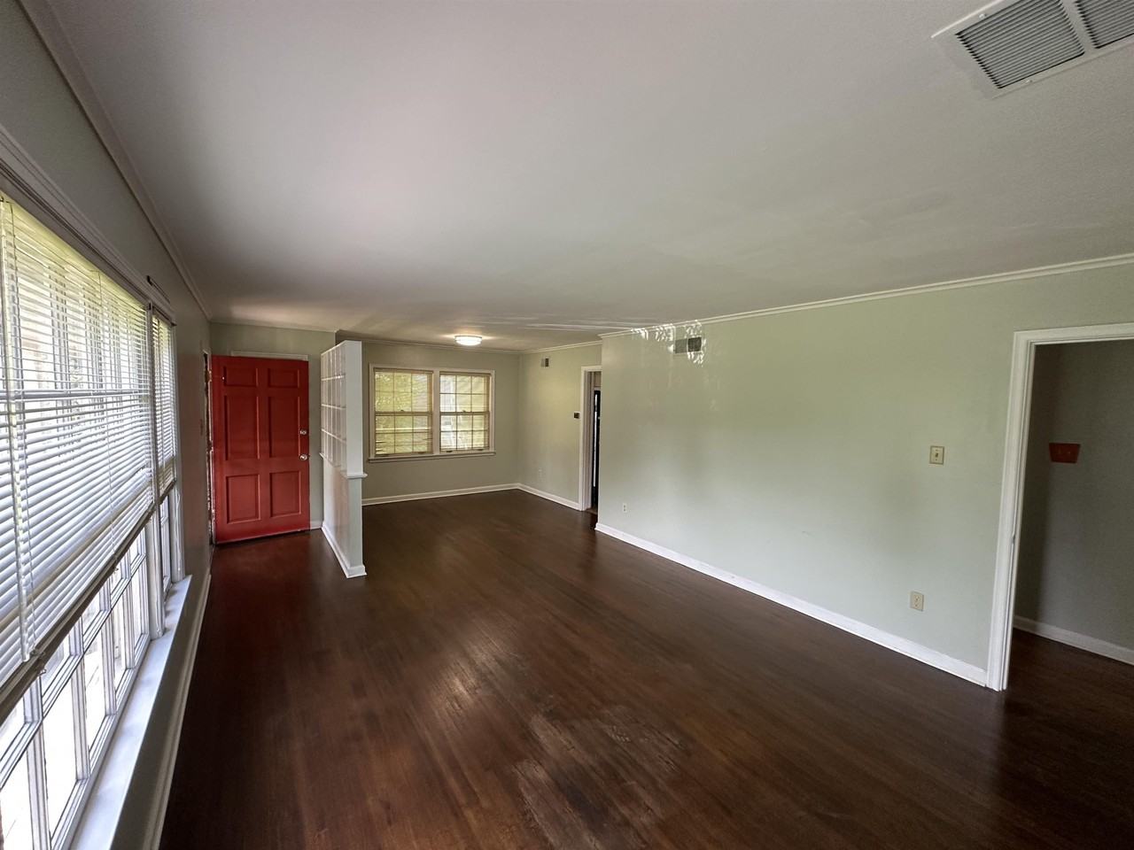 5138 Whitehall Ave - Photo 4 of 23