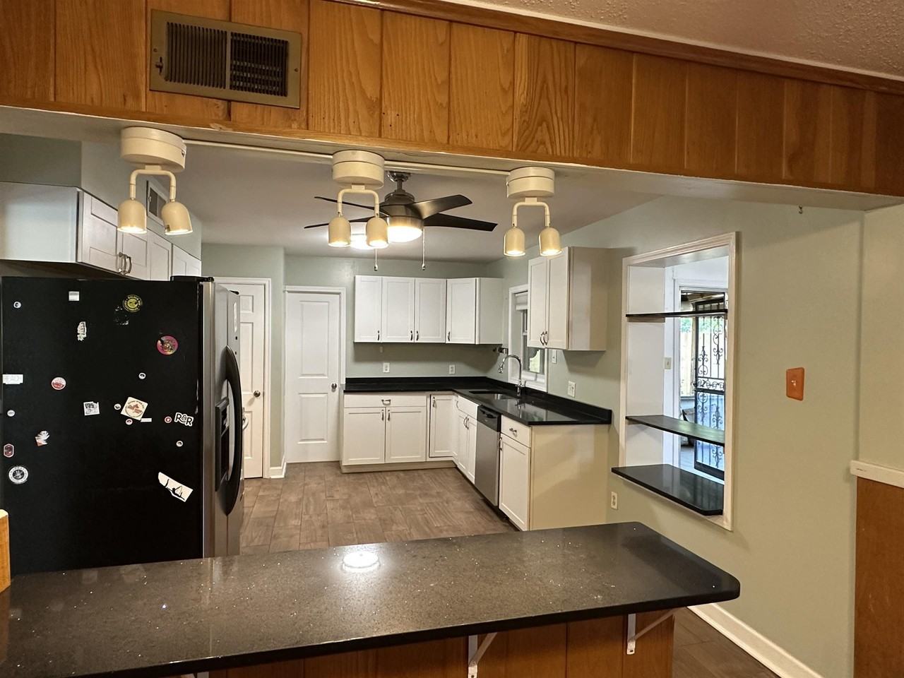 5138 Whitehall Ave - Photo 5 of 23