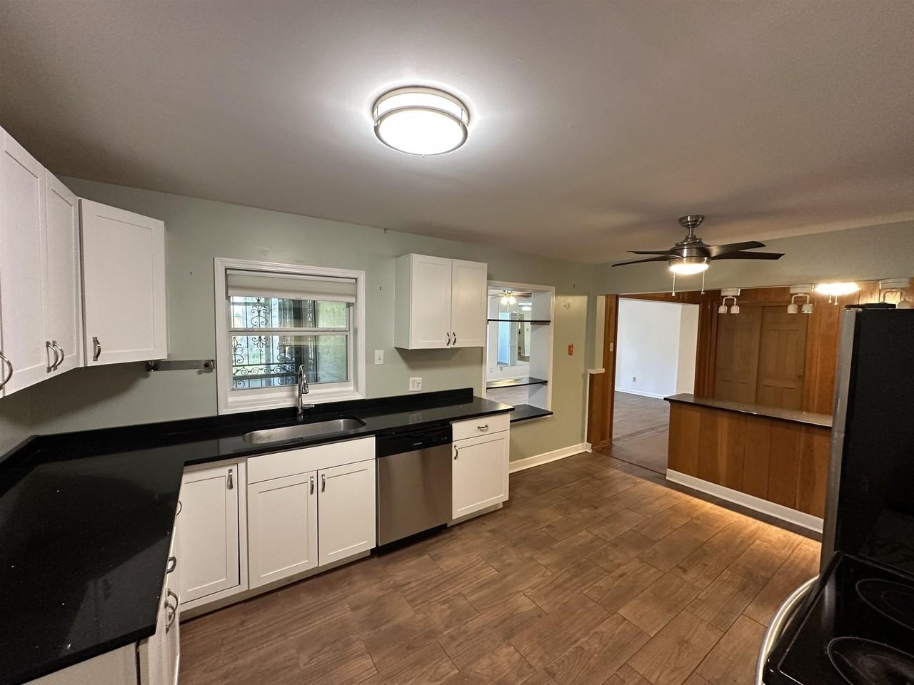 5138 Whitehall Ave - Photo 7 of 23