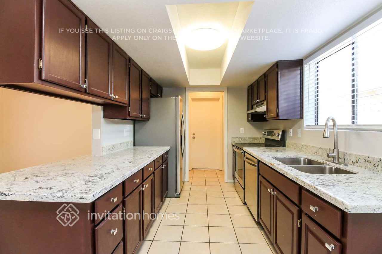 1701 N Pleasant Dr - Photo 4 of 13