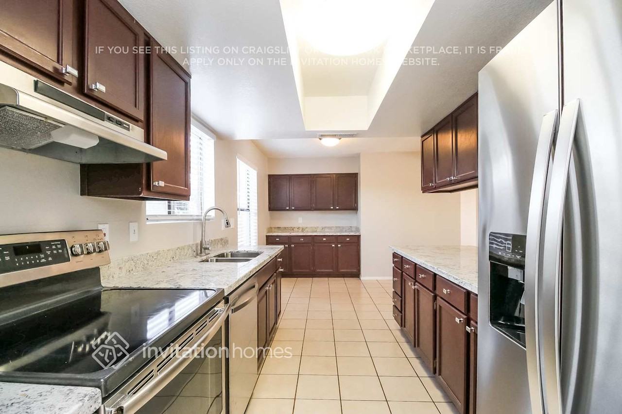 1701 N Pleasant Dr - Photo 5 of 13