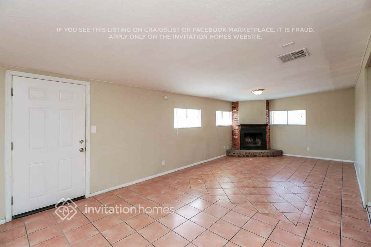449 S Stewart - Photo 2 of 21