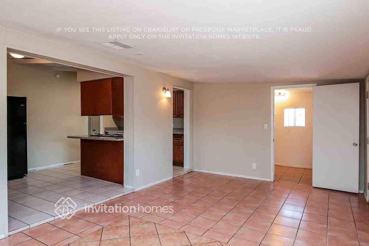 449 S Stewart - Photo 4 of 21
