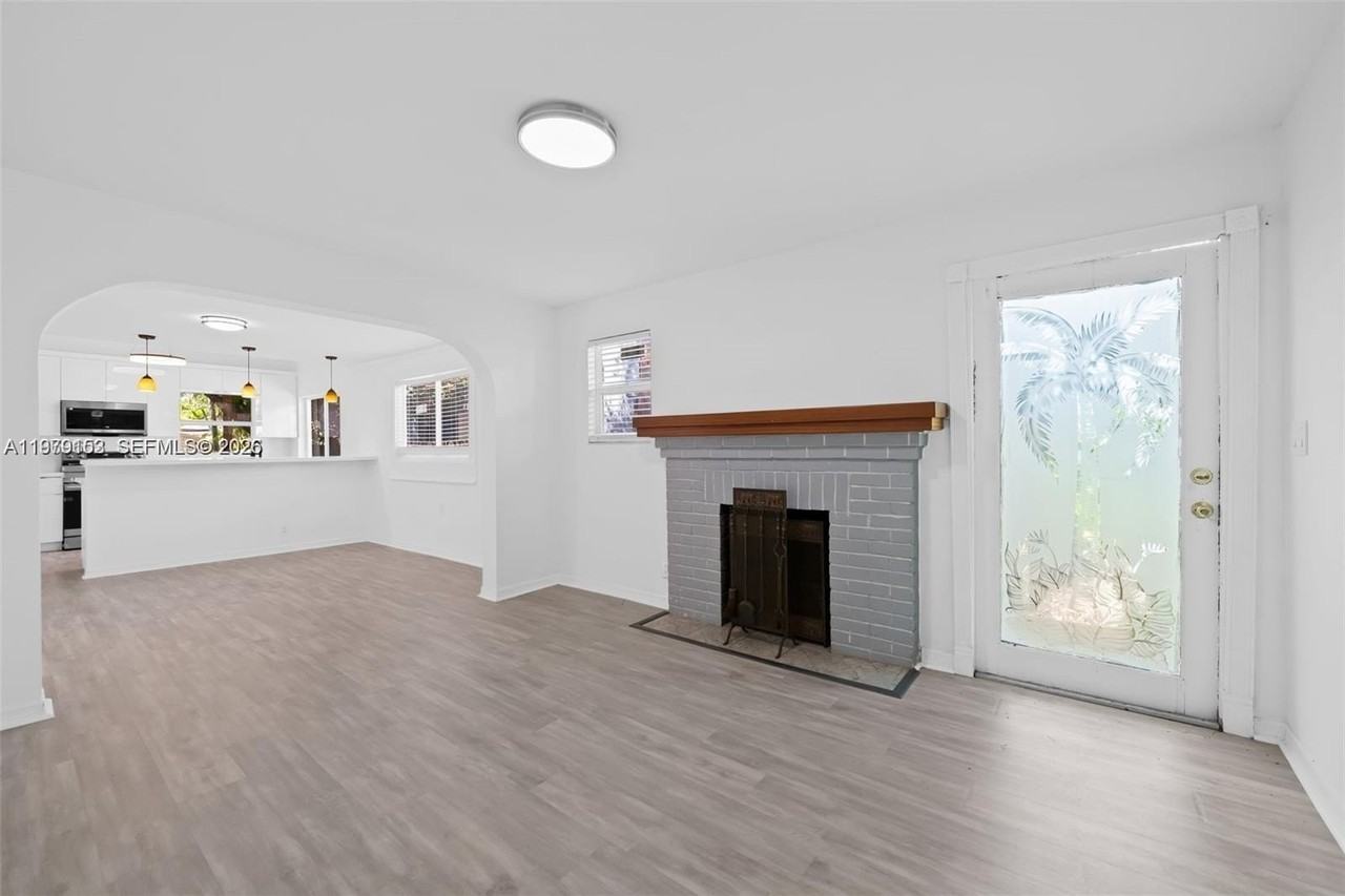 1640 Funston St - Photo 3 of 18