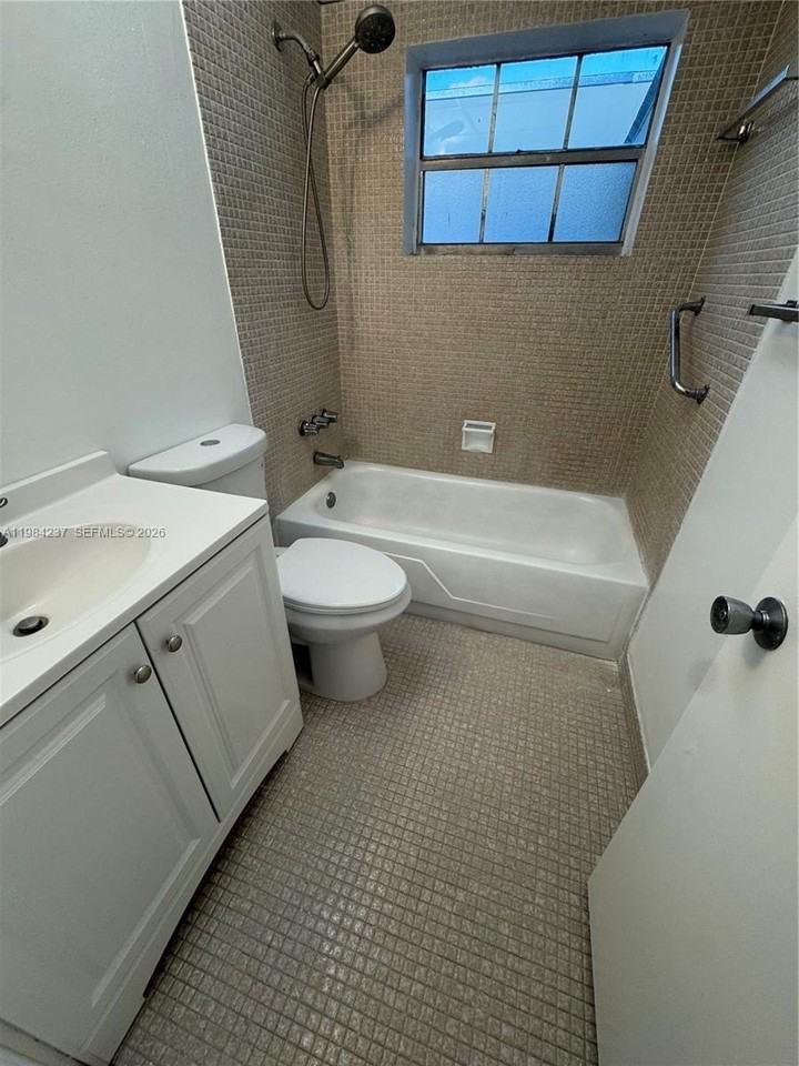 11234 Sw 169th St - Photo 7 of 14