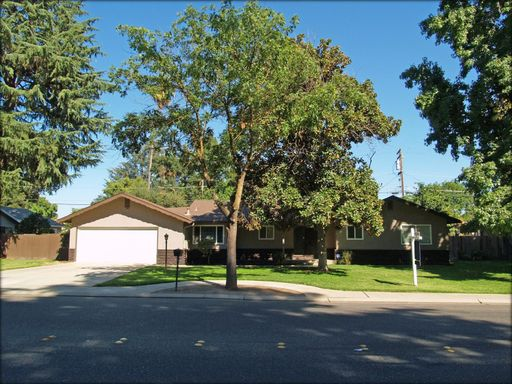 1012 Lakewood Ave - Photo 2 of 2