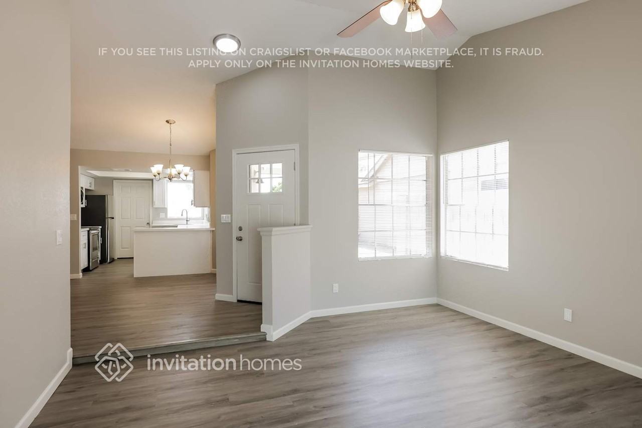 3856 E Acoma Dr - Photo 4 of 18