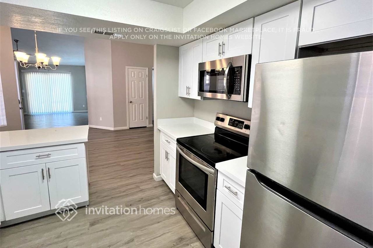 3856 E Acoma Dr - Photo 6 of 18