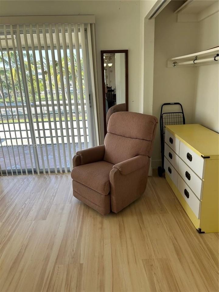 329 Farnham P #329 - Photo 4 of 10