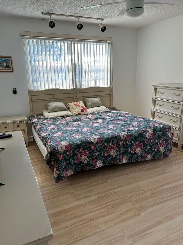 329 Farnham P #329 - Photo 5 of 10