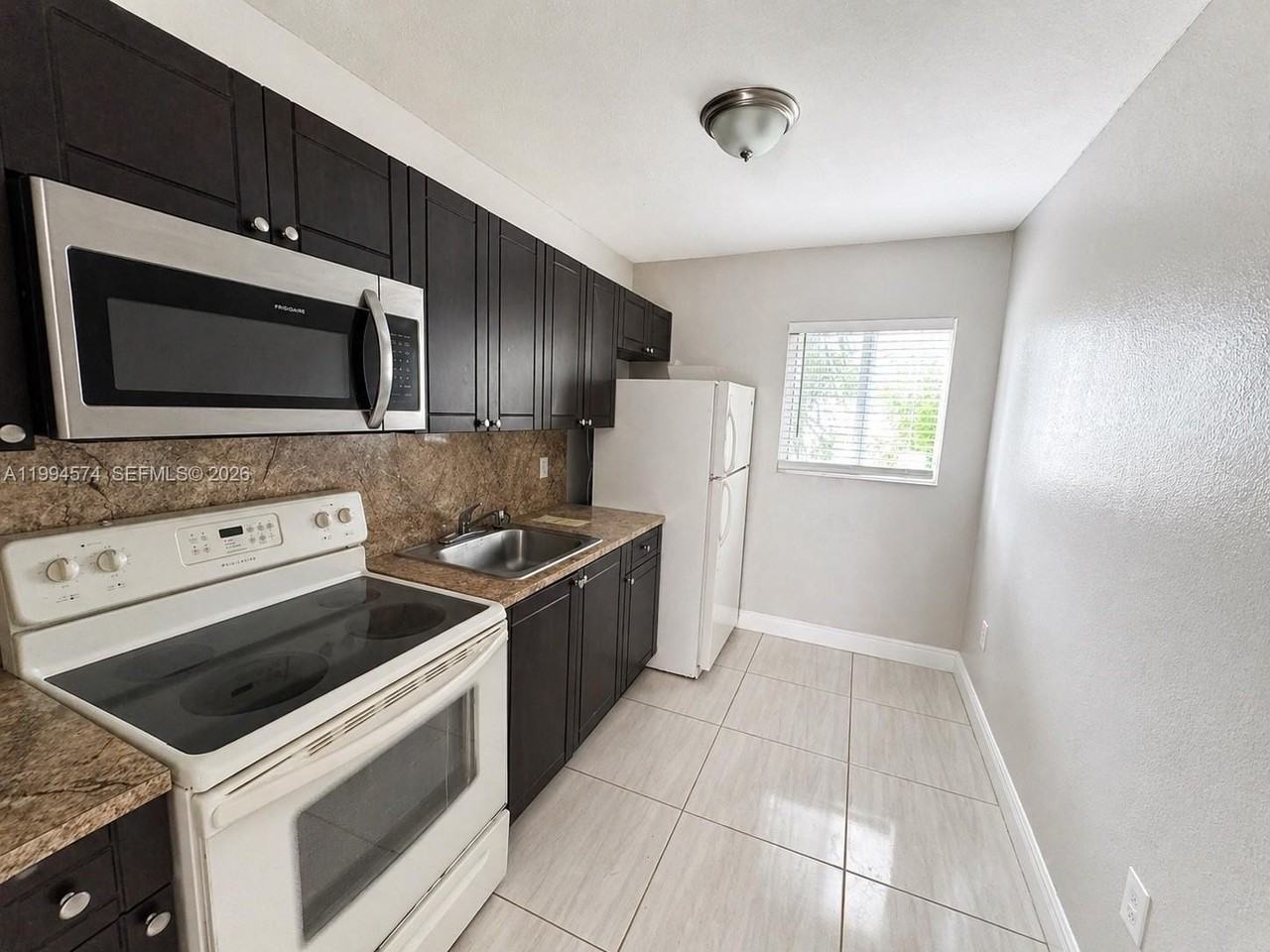 1920 Washington Ave #3 - Photo 3 of 12