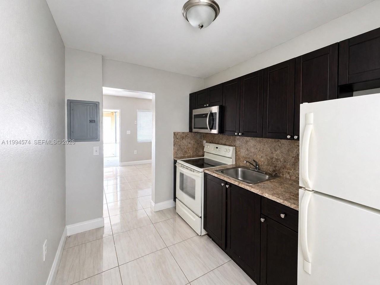 1920 Washington Ave #3 - Photo 4 of 12