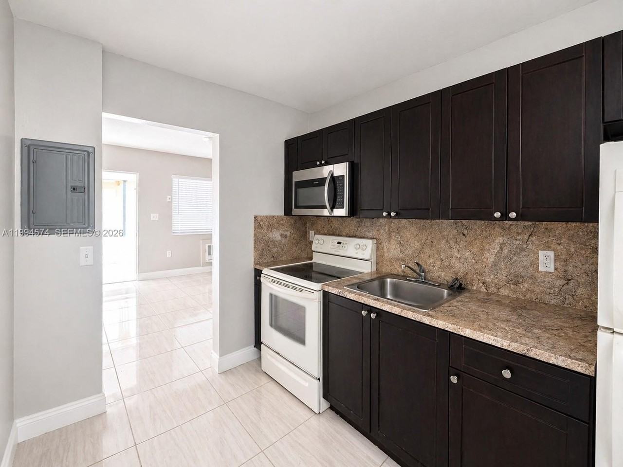 1920 Washington Ave #3 - Photo 5 of 12
