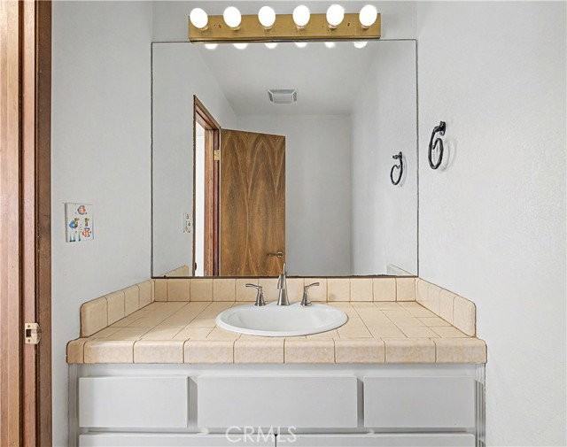 214 Topaz St - Photo 2 of 8