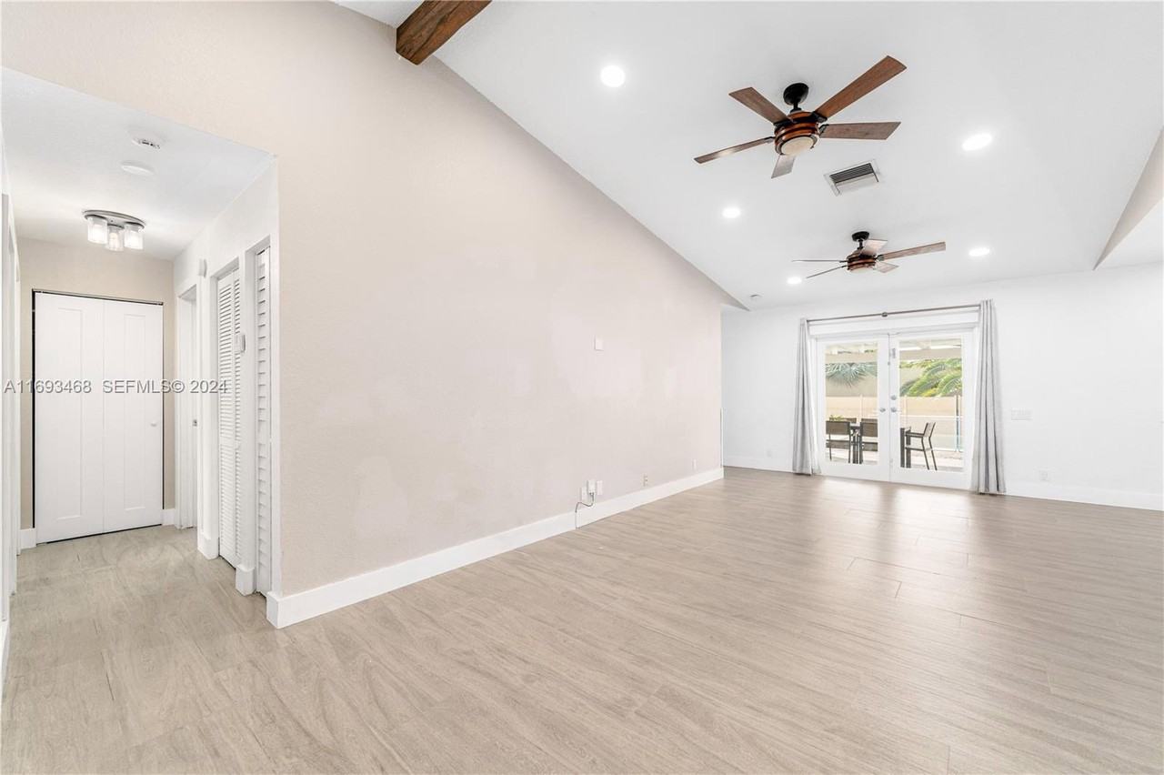 11380 Sw 21st St - Photo 2 of 8