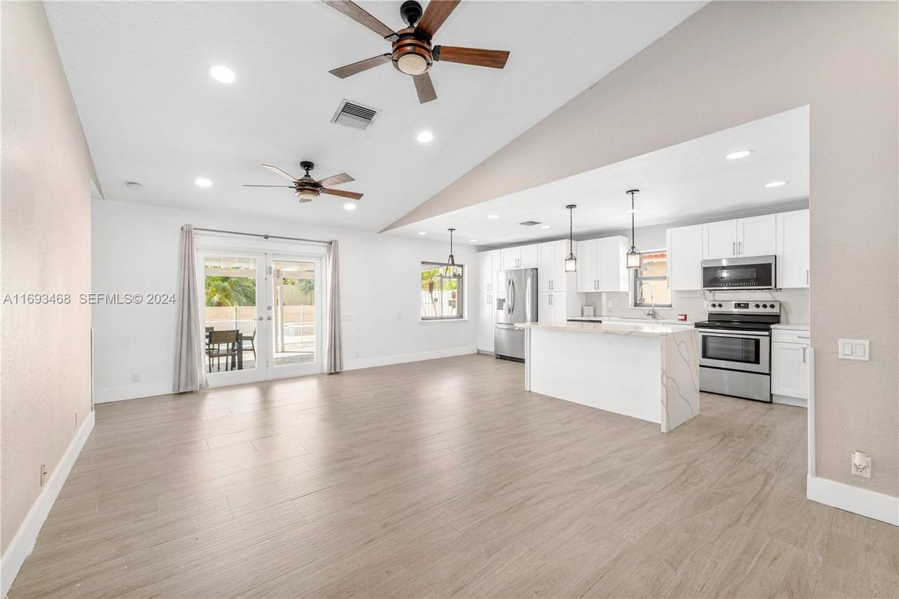 11380 Sw 21st St - Photo 3 of 8
