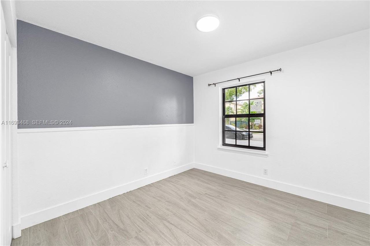 11380 Sw 21st St - Photo 4 of 8
