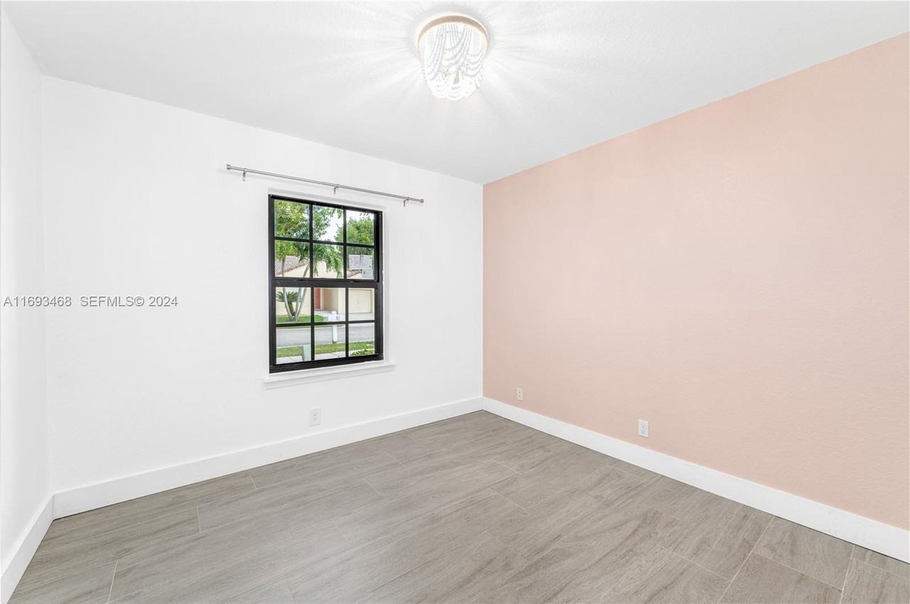 11380 Sw 21st St - Photo 6 of 8