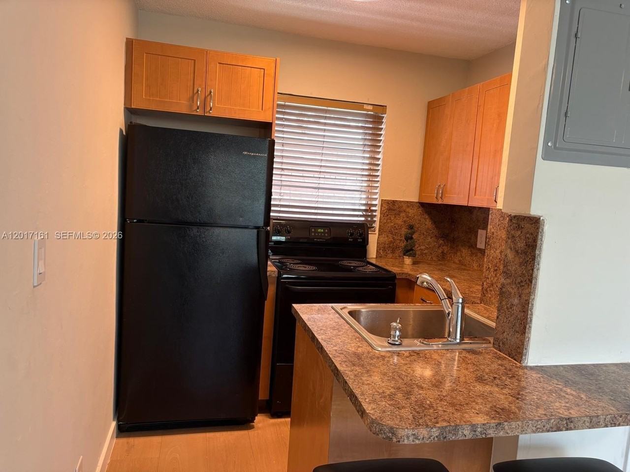 3212 Ne 7th Pl #10 - Photo 6 of 14