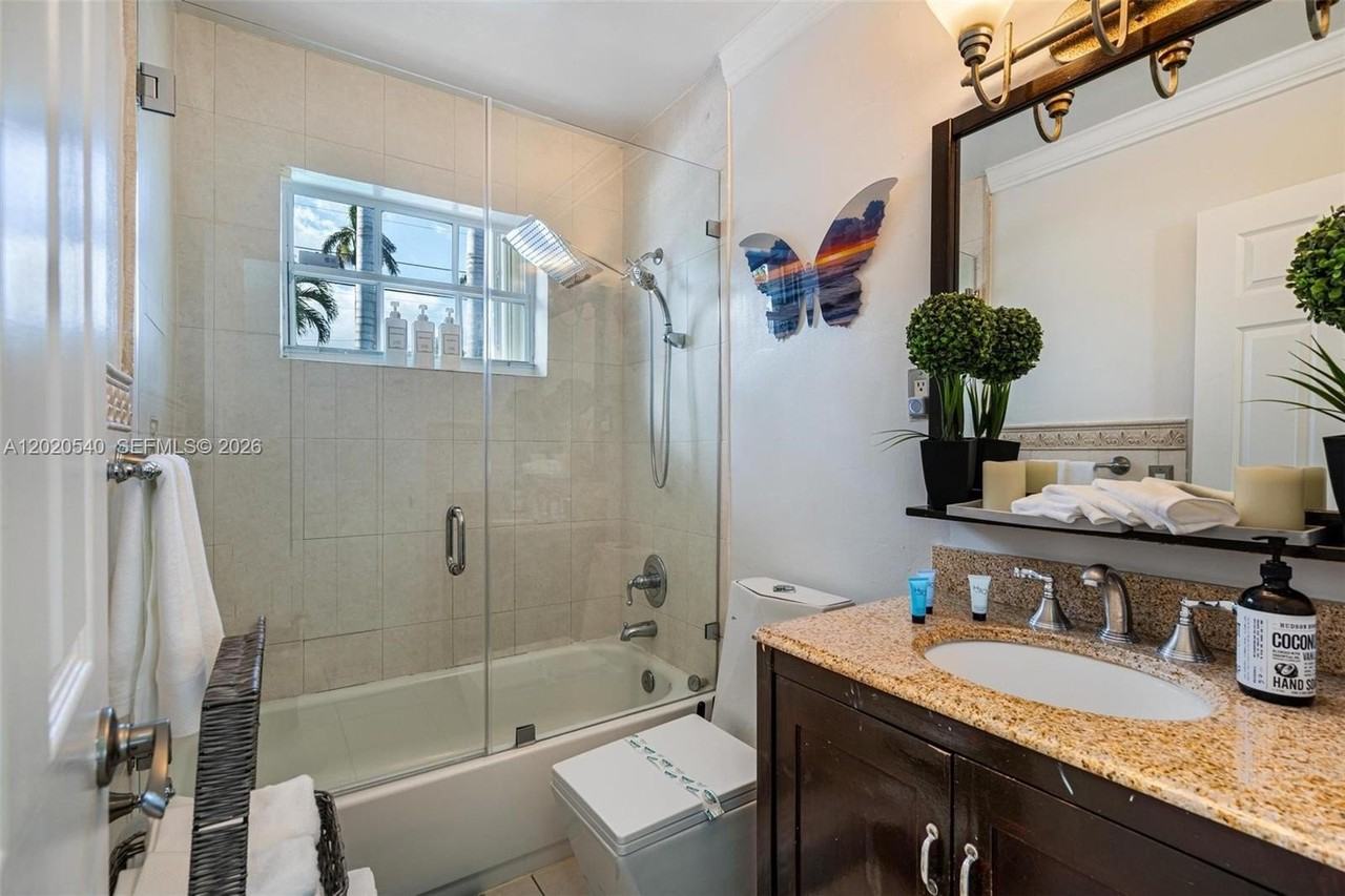 1012 N 13th Ter - Photo 6 of 21