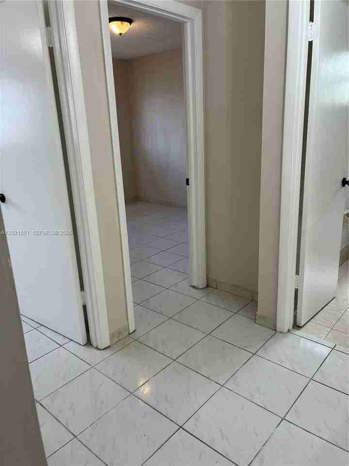 10881 Sw 24th Ter #10881 - Photo 5 of 17