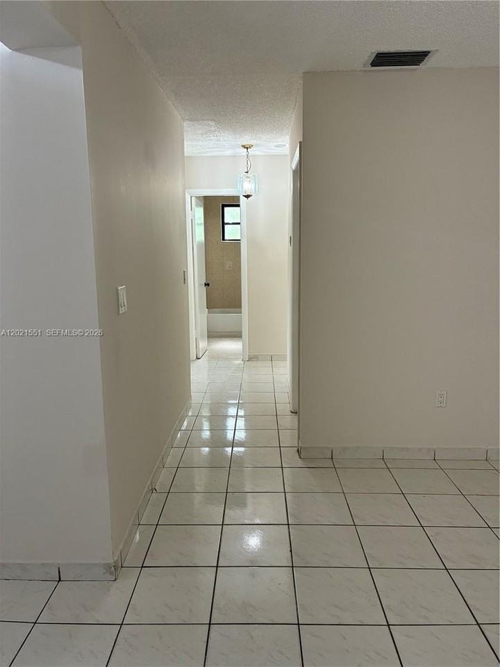 10881 Sw 24th Ter #10881 - Photo 6 of 17