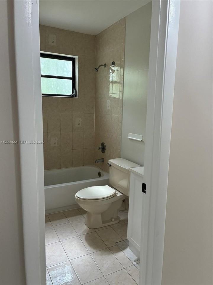 10881 Sw 24th Ter #10881 - Photo 7 of 17