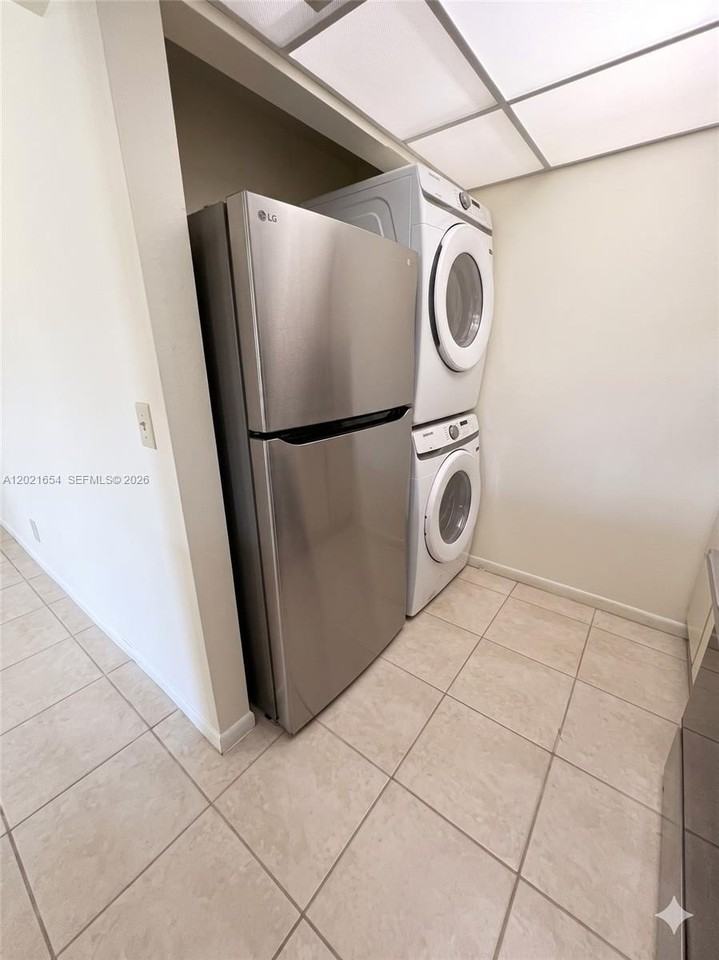 10038 Winding Lake Rd #204 - Photo 3 of 9