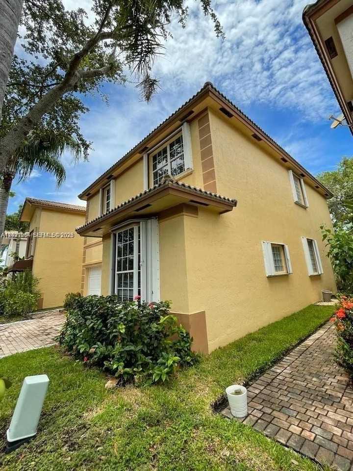 1261 Hayes St - Photo 6 of 19