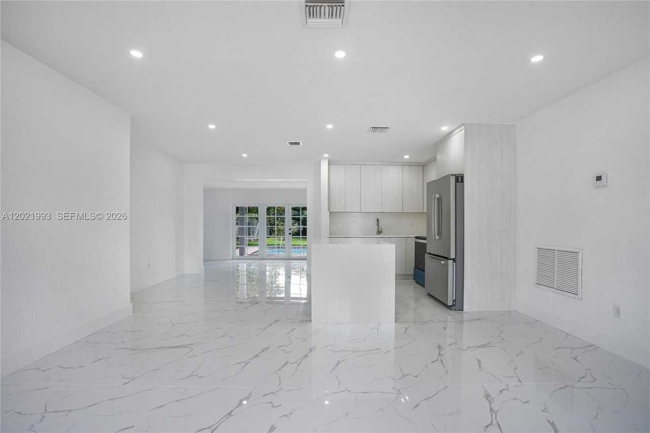 630 W 72nd Pl - Photo 4 of 48
