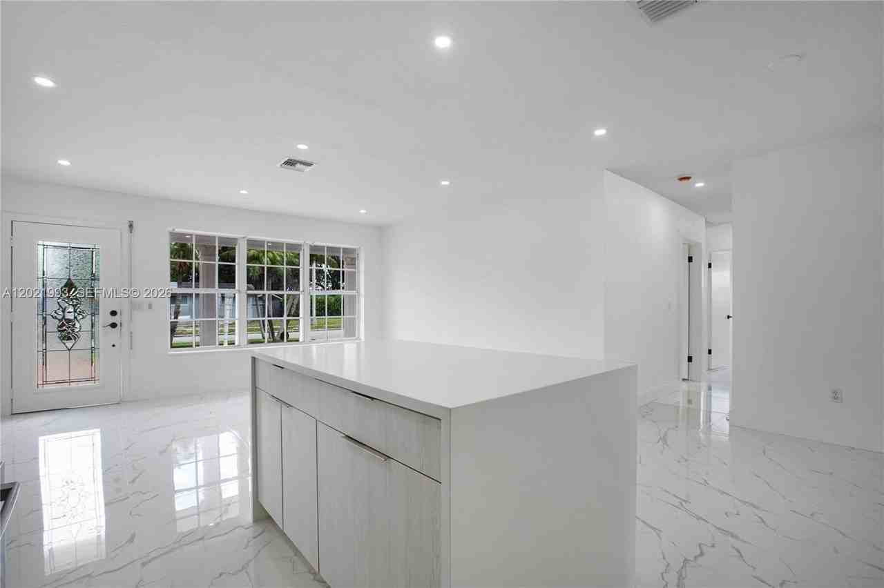 630 W 72nd Pl - Photo 5 of 48