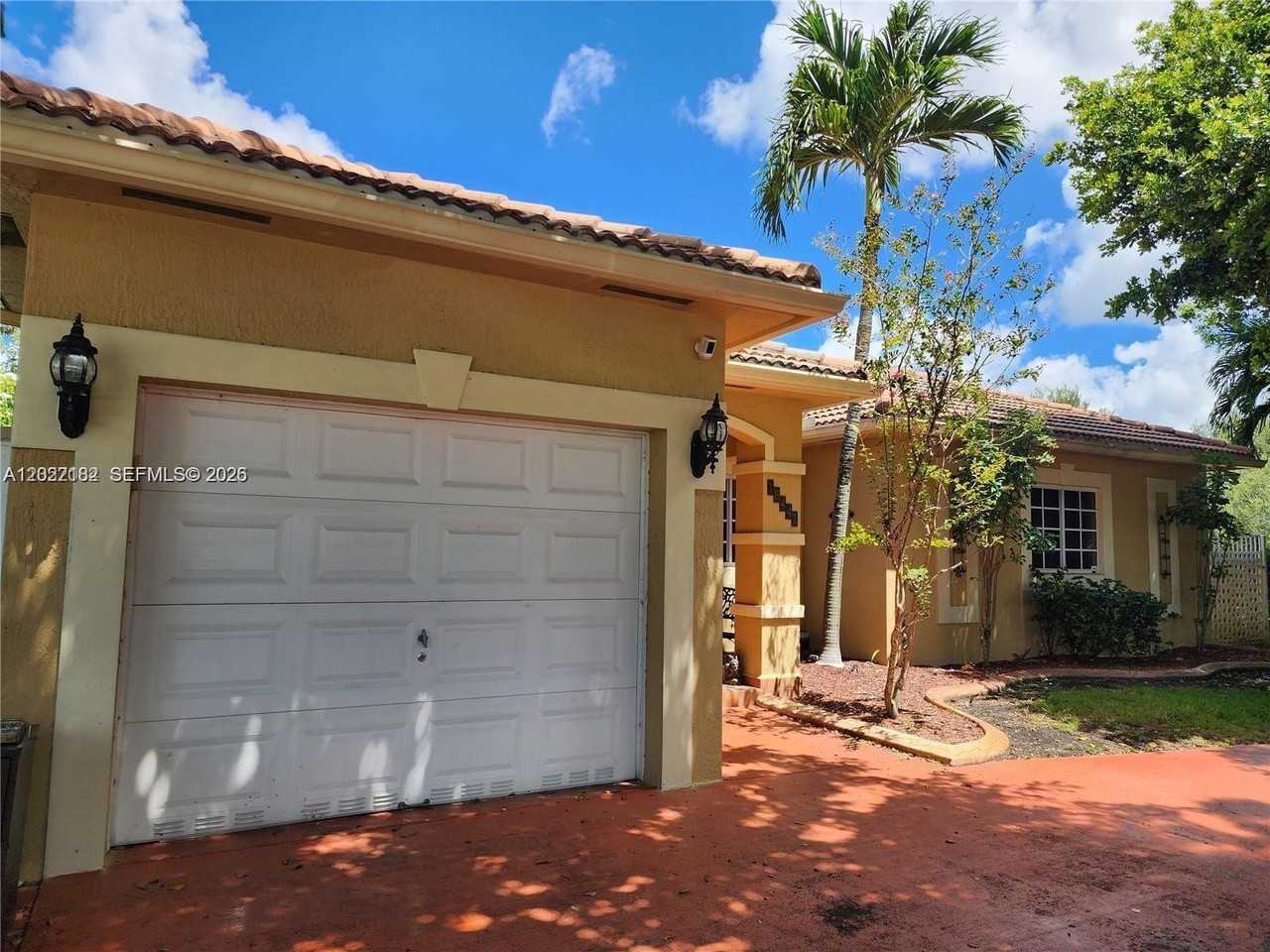 16441 Nw 89th Ct - Photo 2 of 36