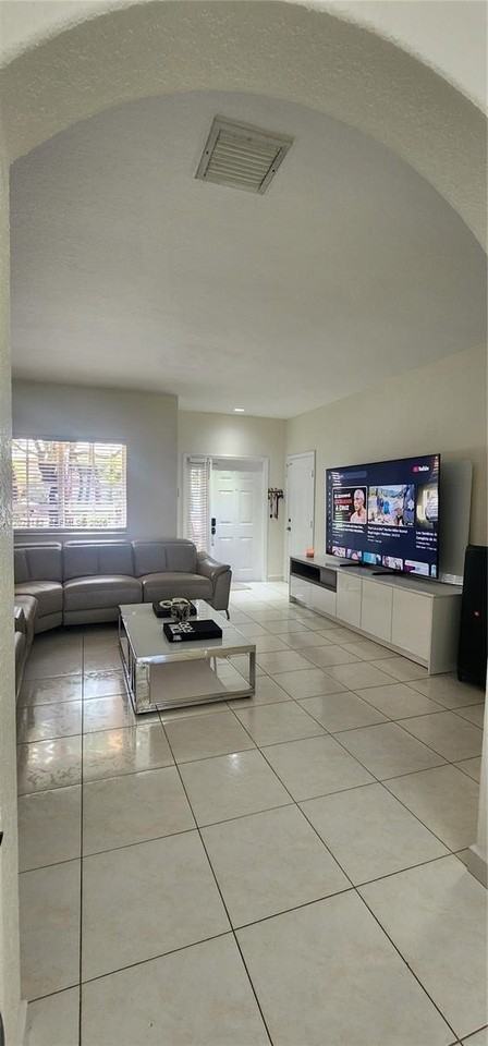 16441 Nw 89th Ct - Photo 6 of 36