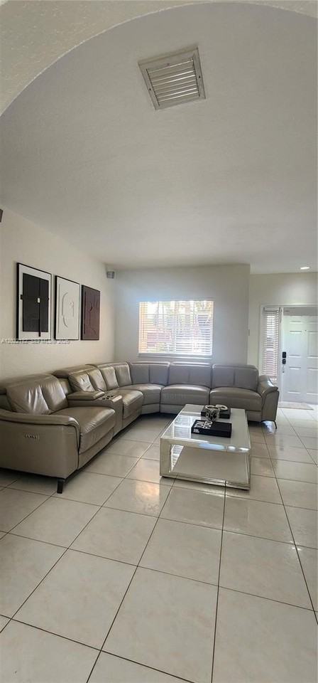 16441 Nw 89th Ct - Photo 7 of 36