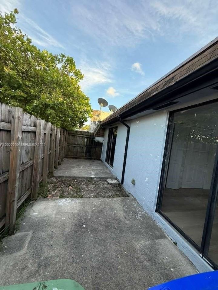 1309 Nw 8th Ave - Photo 7 of 8