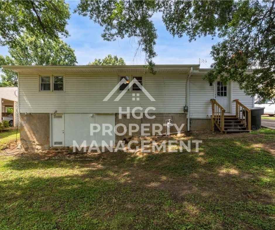 1228 Irving Ave - Photo 4 of 22