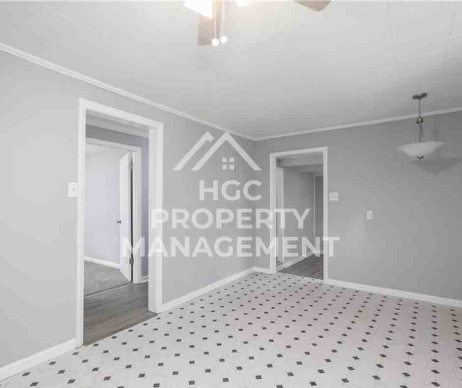 1228 Irving Ave - Photo 5 of 22